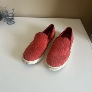 TOMS coral corduroy slip on shoes, size 6